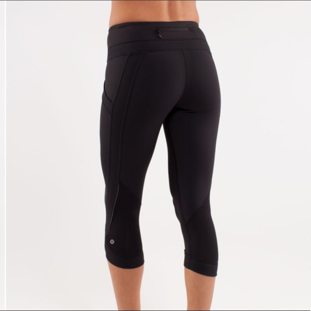 Lululemon “Chase Me Crop” Leggings